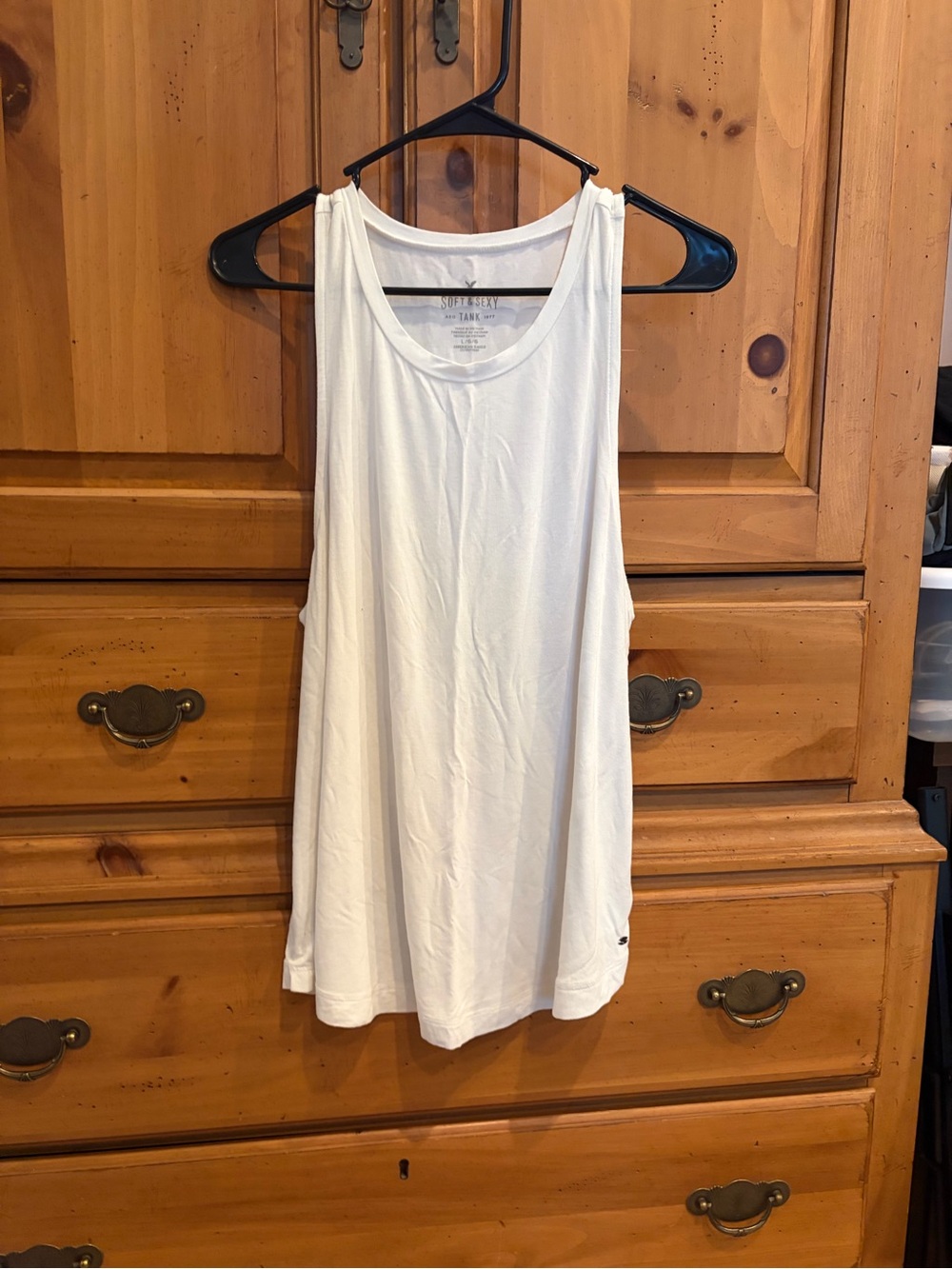 American Eagle Outfitters White Women's Sleeveless Scoop Tank - Picture 1 of 3
